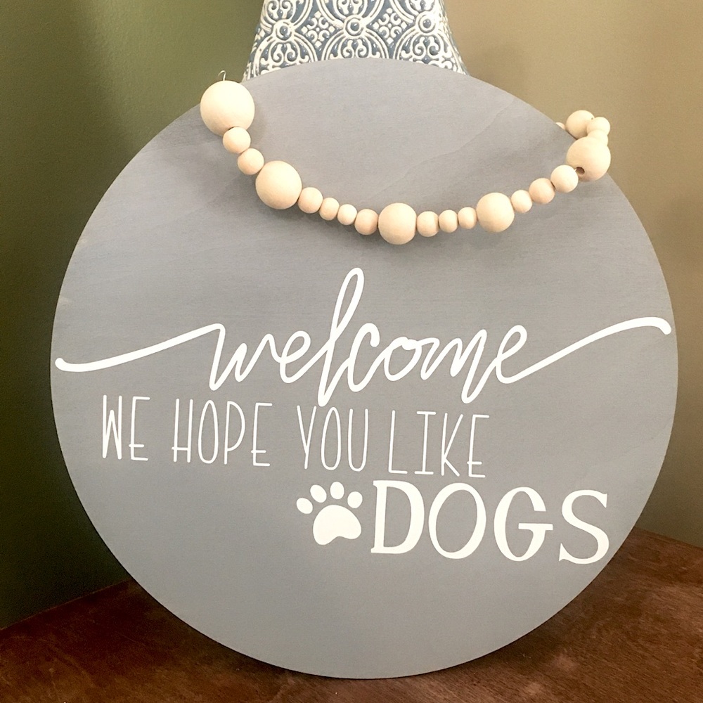 Farmhouse Welcome Sign 🐾🦴